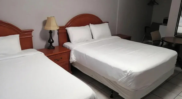 Четырёхместный номер Standard iCheck Inn Motel Windsor