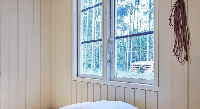 6 Person Holiday Home in Aakirkeby, Rezerwuj Hotel Hotele w Hovedstaden region z parkingiem, Parking