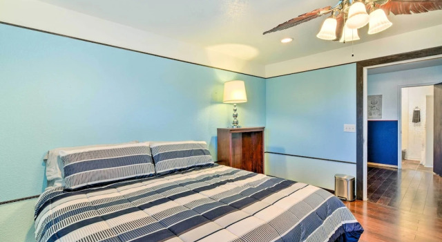 Relaxing Surfside Bunkhouse - Walk to the Beach!