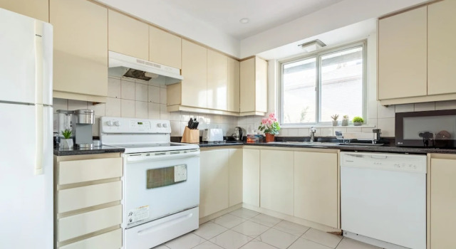 Апартаменты Economy Family & Corporate home in Mississauga