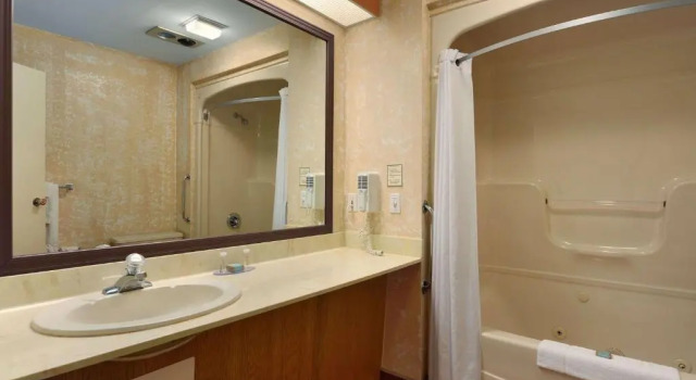 Двухместный люкс c 1 комнатой Travelodge by Wyndham Simcoe