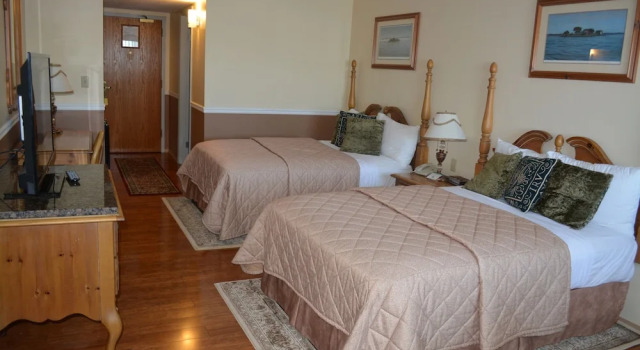 Четырёхместный номер Standard с балконом и с видом на реку Riveredge Resort Hotel