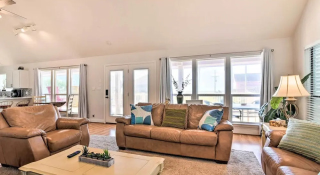 Walk to Ocean: Coastal Home in Crystal Beach!, Boek Vakantiehuis Crystal Beach Houston