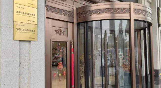 Hanzhong Rongjia International Hotel (Hanjiang Wetland Park Store), Забронировать Отель Отели Ханьчжун с бассейном, Бассейн