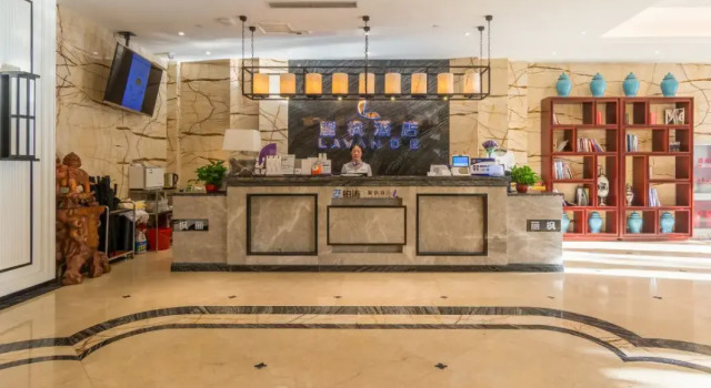 Lavande Hotel (Tianjin Xihu Road), Rezerwuj Hotel Hotele w Tianjin Province z parkingiem, Parking