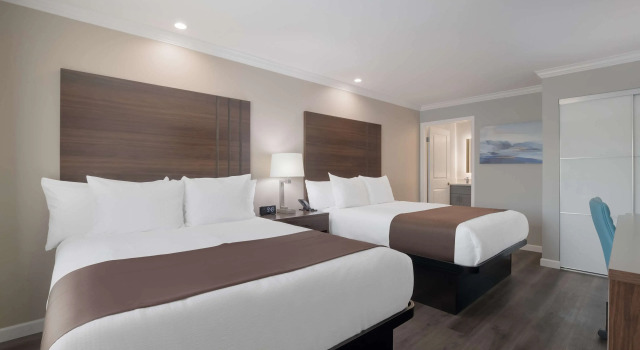 Четырёхместный номер Standard SureStay Plus Hotel by Best Western Upland - Ontario North
