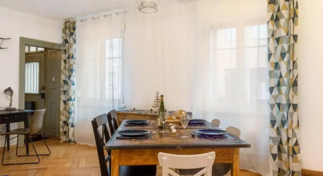 Апартаменты c 1 комнатой Colmar Appt familial à 3 min du centre - parking gratuit - Une chambre et 5 pers