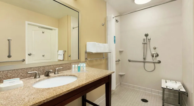 Двухместный люкс Hampton Inn & Suites Charles Town