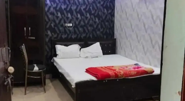 OYO Shri Veni Madhav Hotel, Забронировать Отель Отели Аллахабад с завтраком, Завтраки