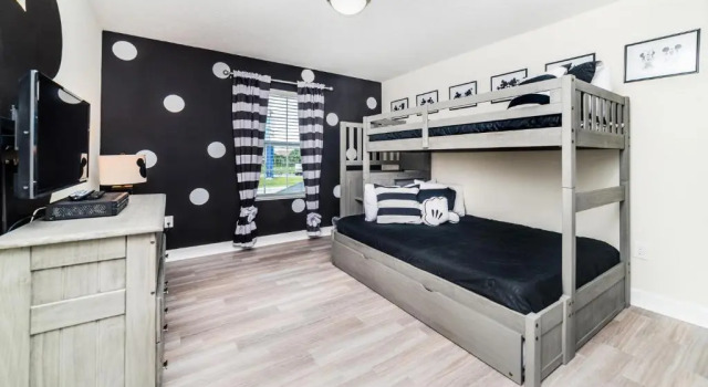 Коттедж # 4951 Windermere Avenue