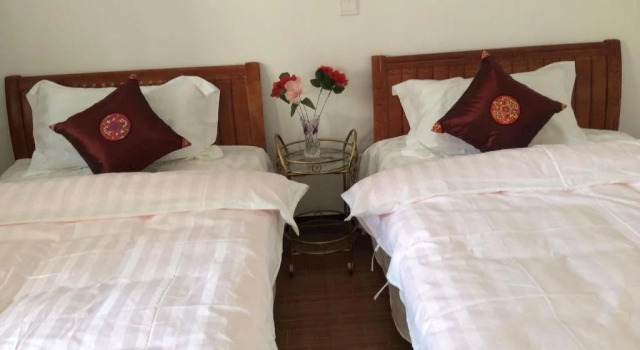 Lijiang Lis Hostel, Забронировать Хостел Хостелы Лицзян, рядом с Улица Сквер-стрит Древнего города Шухэ, Хостел