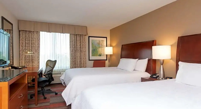 Четырёхместный номер Premium Hilton Garden Inn Lexington
