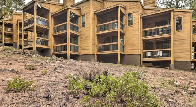 1 Mi to Northstar California: Truckee Townhome!