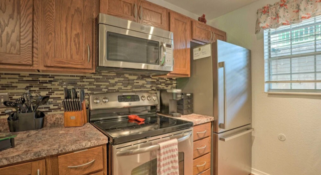 Апартаменты Sun-soaked Lake Taneycomo Condo w/ Furnished Patio