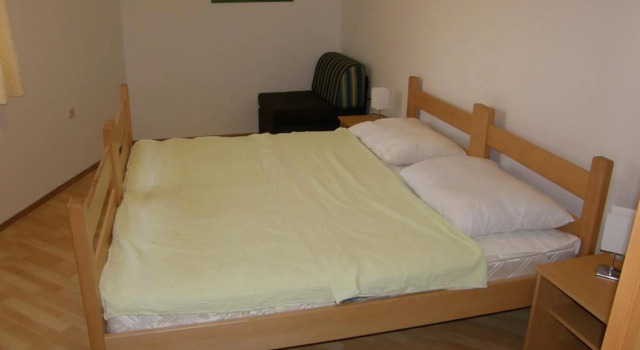 Pintar - One Bedroom, Забронировать Отель Башка остров Крк, рядом с Пляж Башка