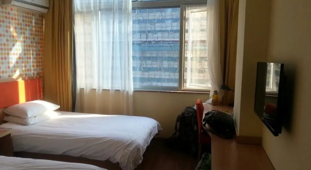Home Inn Suzhou University Branch, Book Hotel Hoteller i Suzhou med parkering, Parkering
