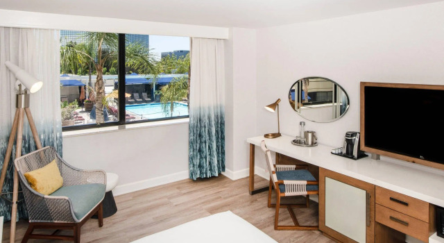 Двухместный номер Standard с видом на бассейн Renaissance Newport Beach Hotel
