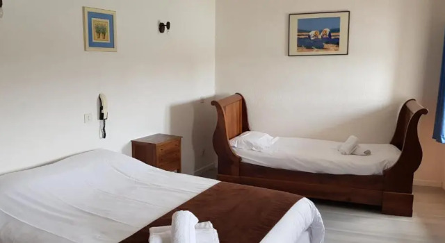 Четырёхместный номер Standard Logis Hotel le Prieuré