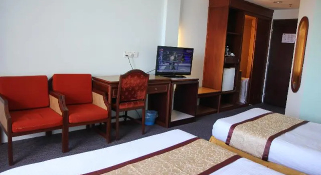 Трёхместный номер Deluxe с балконом Miri Hotel