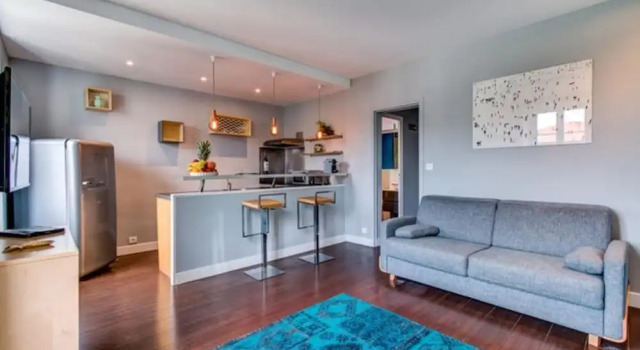 Cozy Apt Near Côte des Basques w/ Parking!