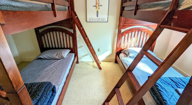 Alpine Allure by Avantstay Indoor Hot Tub, Game Loft, Enclosed Deck, Book Feriehus Sommerhuse i Pennsylvania, Hytte