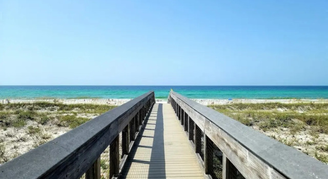 Номер Standard Tradewinds Condominium #28- At the Beach!