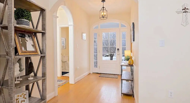 Stoney Creek Cottage Wintergreen w EV Charger, Book Feriehus Sommerhuse i Nellysford, Hytte