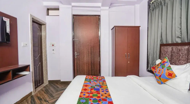 Номер Deluxe FabHotel Raghav Raj Inn - Nr Bharat Kala Bhavan