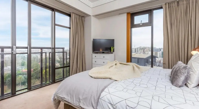 Central 2 Bedroom with Free Parking