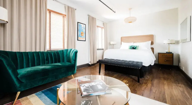 Одноместный номер Standard Hotel Crocodile & Crocodile Music Venue