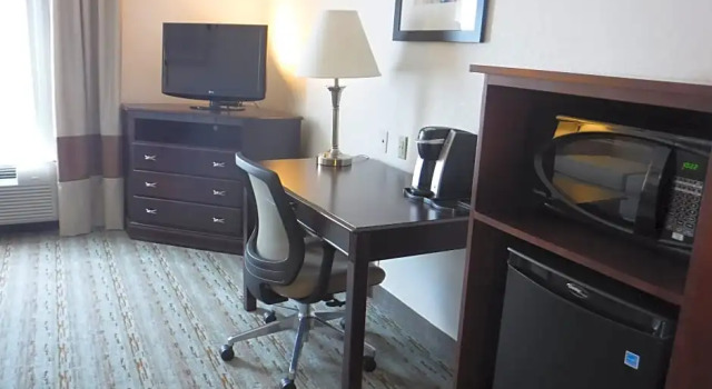 Номер Premium Holiday Inn Express West Jefferson by IHG
