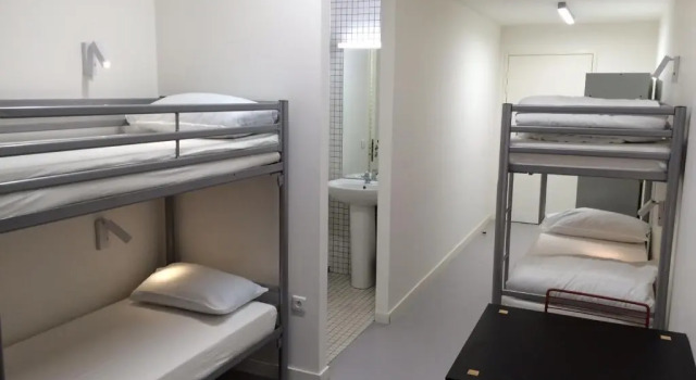 Кровать в общем номере (мужской номер) Auberge de Jeunesse HI Lille