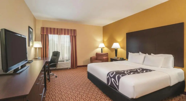 Номер Standard Comfort Inn & Suites Verona at Turning Stone Resort Casino