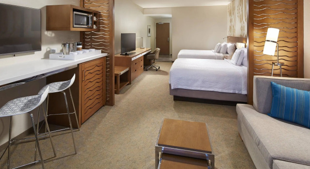 Четырёхместный полулюкс c 1 комнатой Courtyard by Marriott Sunnyvale Silicon Valley