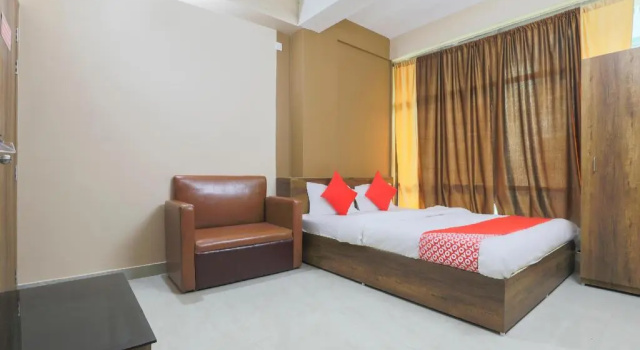 Vedanta Hotel by OYO Rooms
