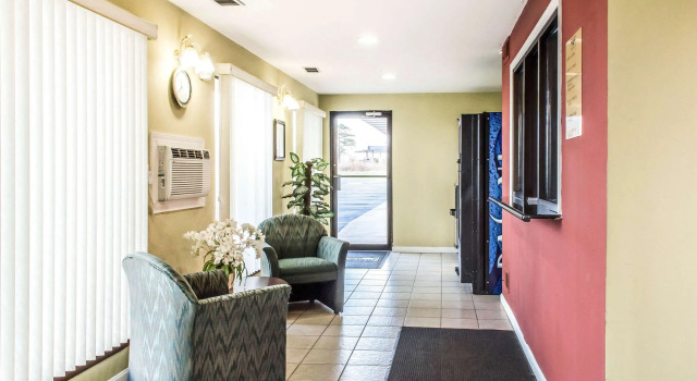 Rodeway Inn Shippensburg I-81, Book Hotel Hoteller i Shippensburg med parkering, Parkering