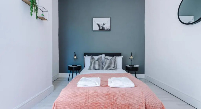 Rest & Recharge by MediaCityUK (4 bedrooms, 9 beds, 2 bathrooms, Free Parking)