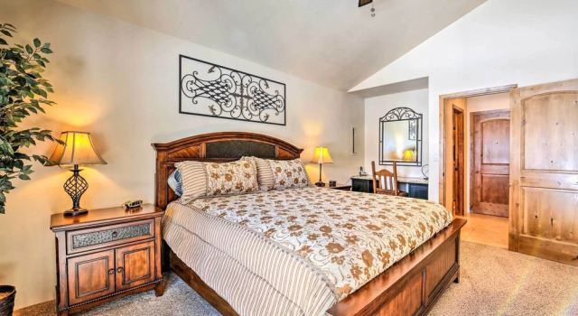 Апартаменты Steps to Golf Course: Condo w/ Grill in Pinetop!