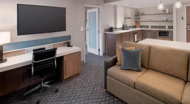 Люкс Delta Hotels by Marriott Seattle Everett