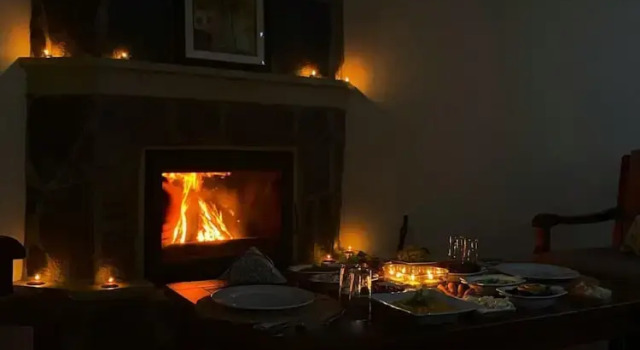 Cozy Villa With Backyard and Fireplace in Sapanca, Varaa Villa Hotellit Marmara-alue pysäköinnillä, Pysäköinti