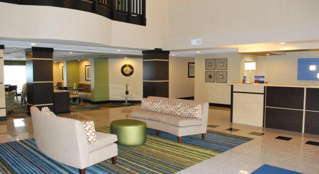 Holiday Inn Express Bloomington West, Varaa Hotelli Bloomington Illinois