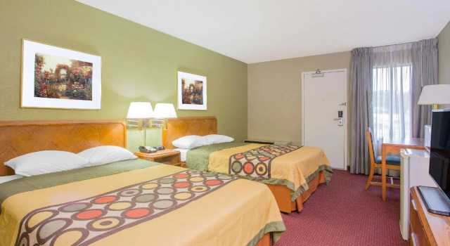 Standard Vierer Zimmer Super 8 By Wyndham Madison East