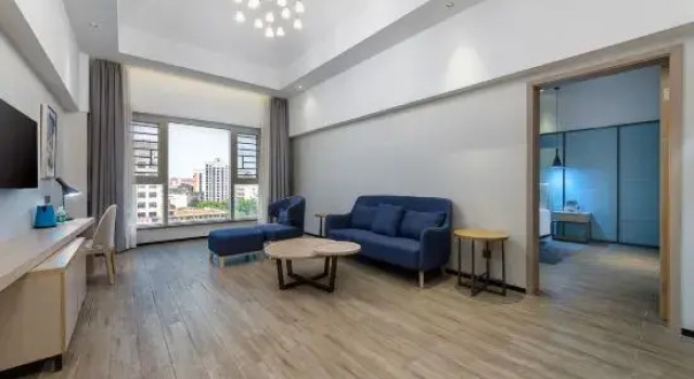 Люкс Yecheng Douhao Hotel (Haikou Yehai Avenue Zhengfa College)
