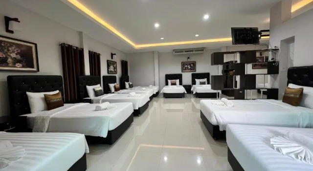 Кровать в общем номере The Canal Garden Resort