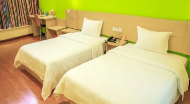 7 Days Inn Leshan Giant Buddha Zhanggong Bridge Haochijie, Prenota Hotel Hotel a Leshan con parcheggio, Parcheggio