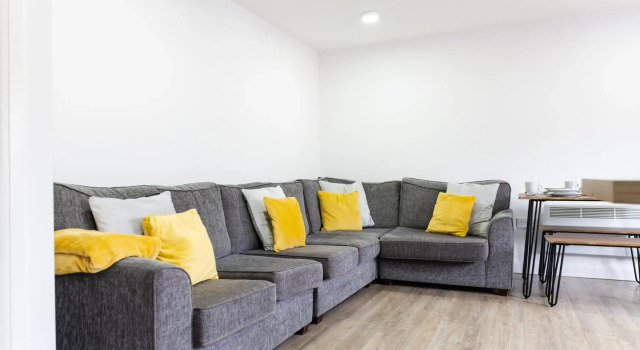 Lovely 2 Bedroom Apartment Near City Centre
