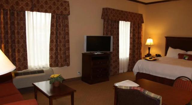 Трёхместный люкс Hampton Inn and Suites Stephenville