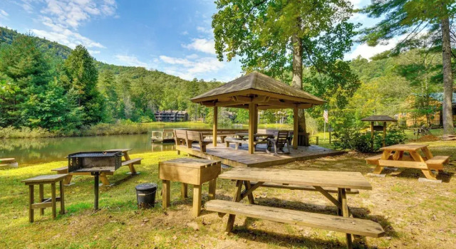 Апартаменты Newly Renovated: Pet-friendly Sapphire Retreat!