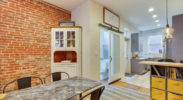 3 Mi to Dtwn: Charming Row House in Pittsburgh, Prenota Appartamento Pittsburgh 