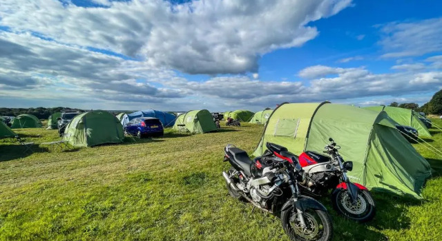 Тент Silverstone Glamping and Pre-Pitched Camping with intentsGP